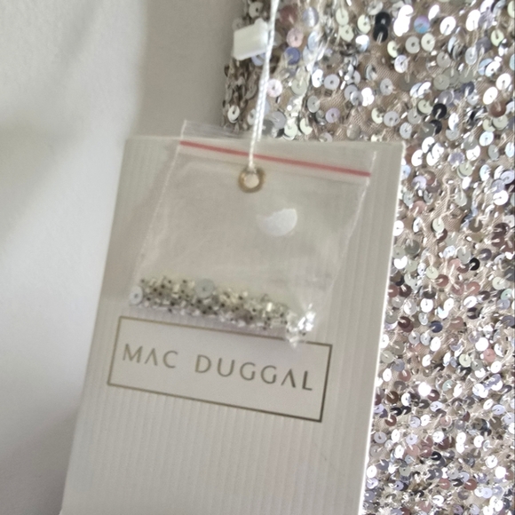 NWT! Mac Duggal, Sleeveless Sequined Midi Sheath Dress, Silver Nude, Size 2 - Picture 10 of 11